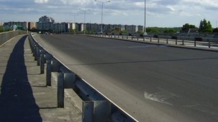 Во Львовской области автомобиль съехал с моста, пострадали пять человек