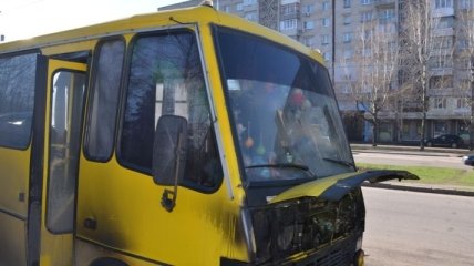 В Запорожье загорелась маршрутка с пассажирами