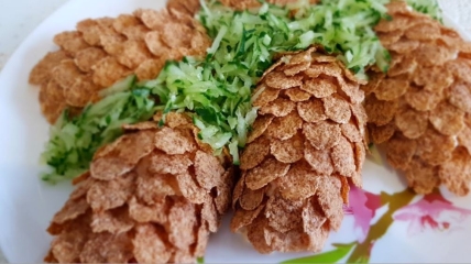 Як приготувати салат у вигляді шишок