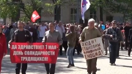Первомайское шествие в Харькове: участников облили кефиром