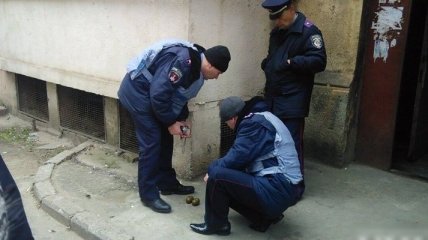 В центре Одессы мужчина с гранатами угрожал взорвать многоэтажку