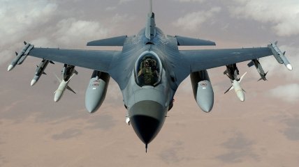 Самолет F-16, который Украина хочет получить от Запада