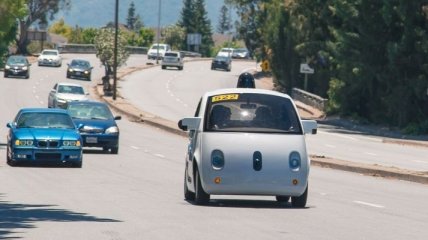 Google научит беспилотные автомобили нарушать правила 