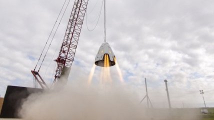 SpaceX успешно испытала космические парашюты (Видео)