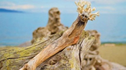 Духи природы в скульптурах посреди леса (Фото)