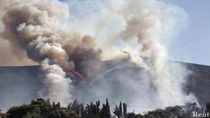 Греция сгорает в пожарах, температура воздуха достигла 40 градусов