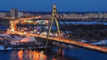 В Киеве на Московском мосту ограничат движение транспорта
