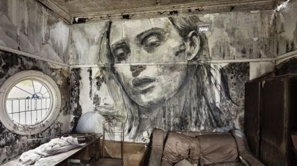 Портреты красивых женщин на стенах заброшенных зданий (Фото)