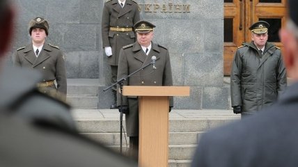 Госсекретарь Минобороны уволился с военной службы
