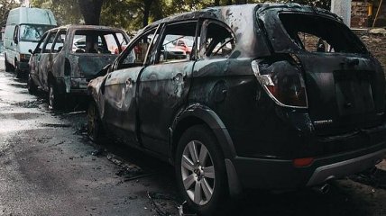 В Киеве ночью сгорело два авто
