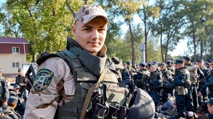 Украинский боксер Усик вынес подполковника Нацгвардии с линии огня