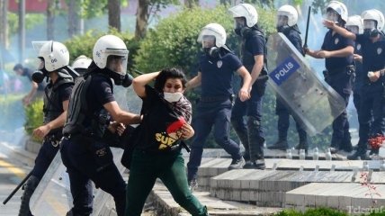 США: Полиция Турции использует против демонстрантов чрезмерную силу