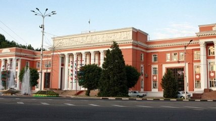 Депутаты в Таджикистане впервые присягнули народу страны