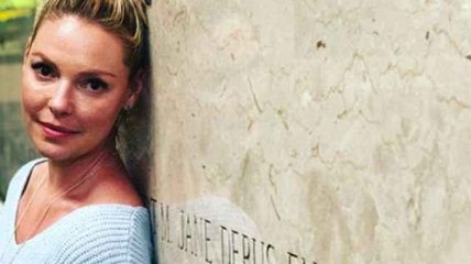 Кэтрин Хайгл устроила фотосессию на кладбище 