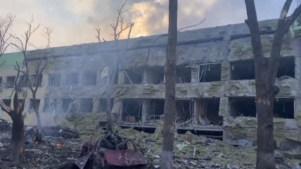 Разбомбленная россиянами больница в Мариуполе