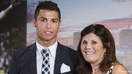 Мать Роналду требует от сына возвращения в "Манчестер Юнайтед" 