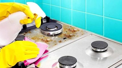 Два простих засоби для видалення засохлих залишків їжі з плити, не дряпаючи її