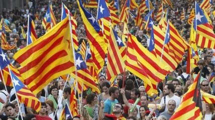 Украинцам рекомендуют избегать мест массового скопления людей в Каталонии