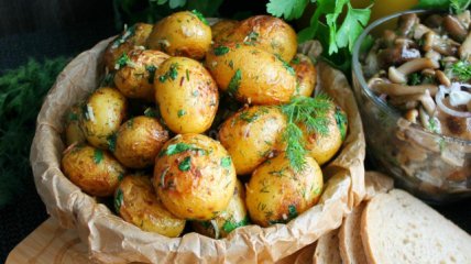 Молода картопля в духовці