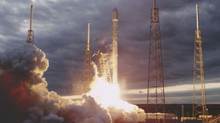  Falcon 9 успешно совершила посадку