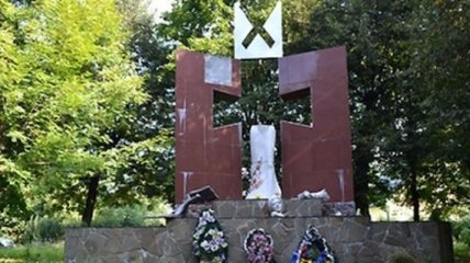 Львовская область: неизвестные разрушили памятник УПА 