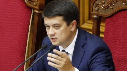 Недисциплинированный парламент: Разумков сделал замечание депутатам