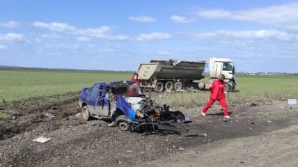 Под Николаевом грузовик раздавил такси: много погибших (фото)