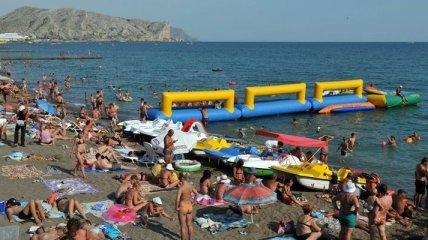 60 тысяч отдыхающих ежедневно прибывают в Крым
