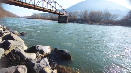 Эту реку часто выбирают мужчины для незаконного пересечения границы