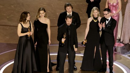 Режиссер "20 дней в Мариуполе" на церемонии награждения "Оскар"