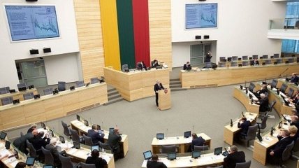 Парламент Литвы принял к рассмотрению поправку о запрете георгиевской ленты