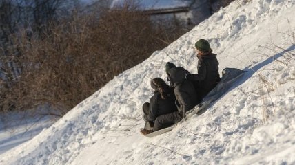 Весна среди зимы: погода продолжит удивлять украинцев теплом