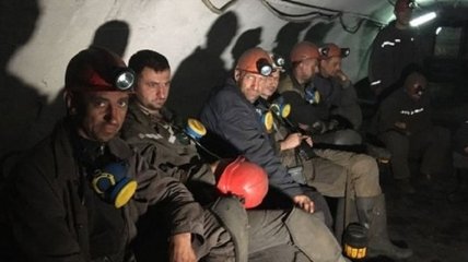 Под землей сотни шахтеров: в Кривом Роге горняки объявили подземный протест