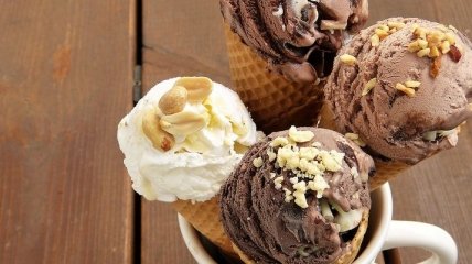Названы полезные и вредные свойства мороженого