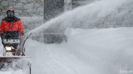 В горах Франции из-за сильных снегопадов застряли более трех тысяч человек 