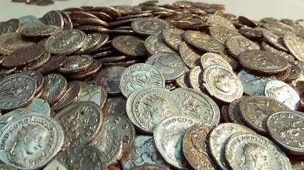 Клад с древнеримскими монетами