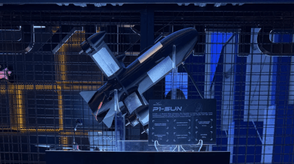 Дрон P1-SUN на выставке World Defence Show 2026