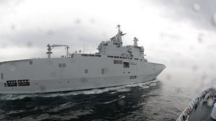 Франция передала Египту десантный корабль класса "Мистраль"