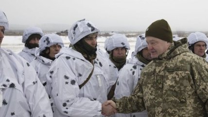 Порошенко посетил учения с боевой стрельбой в Черниговской области