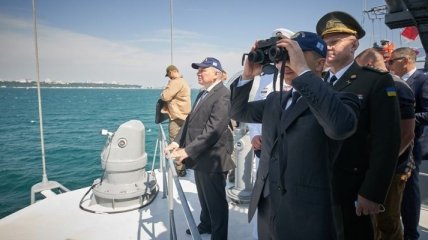 В Одесі у День ВМС влаштували огляд військових кораблів та техніки