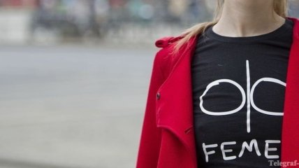 Femen устроили акцию во время мероприятия с участием канцлера ФРГ 