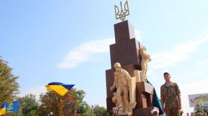 На Кировоградщине отрыли памятник "Патриотам Украины"