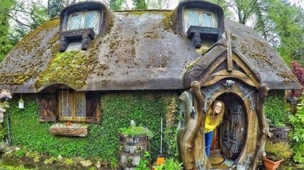 Сказочный домик хоббита с впечатляющим интерьером (Фото)