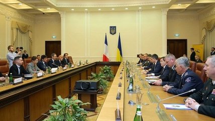 Украина и Франция подписали контракт на покупку 55 вертолетов
