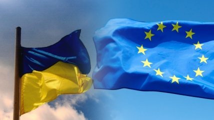 Прапори України та ЄС