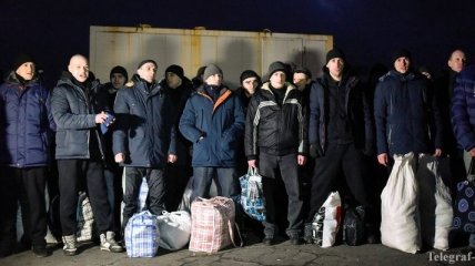 Геращенко и Денисова посетят семьи заложников и пропавших без вести