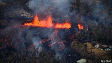 Огненные фонтаны и залитые лавой дороги: жуткие фото извержения вулкана на Гавайях