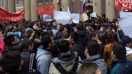 В Крыму студенты вышли на митинг 