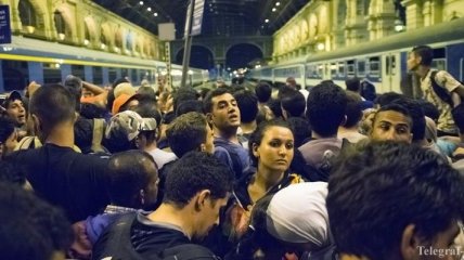 В Венгрии закрыли столичный вокзал из-за большого наплыва беженцев