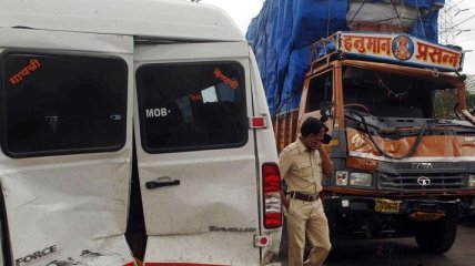 В результате ДТП в Индии погибли 25 паломников